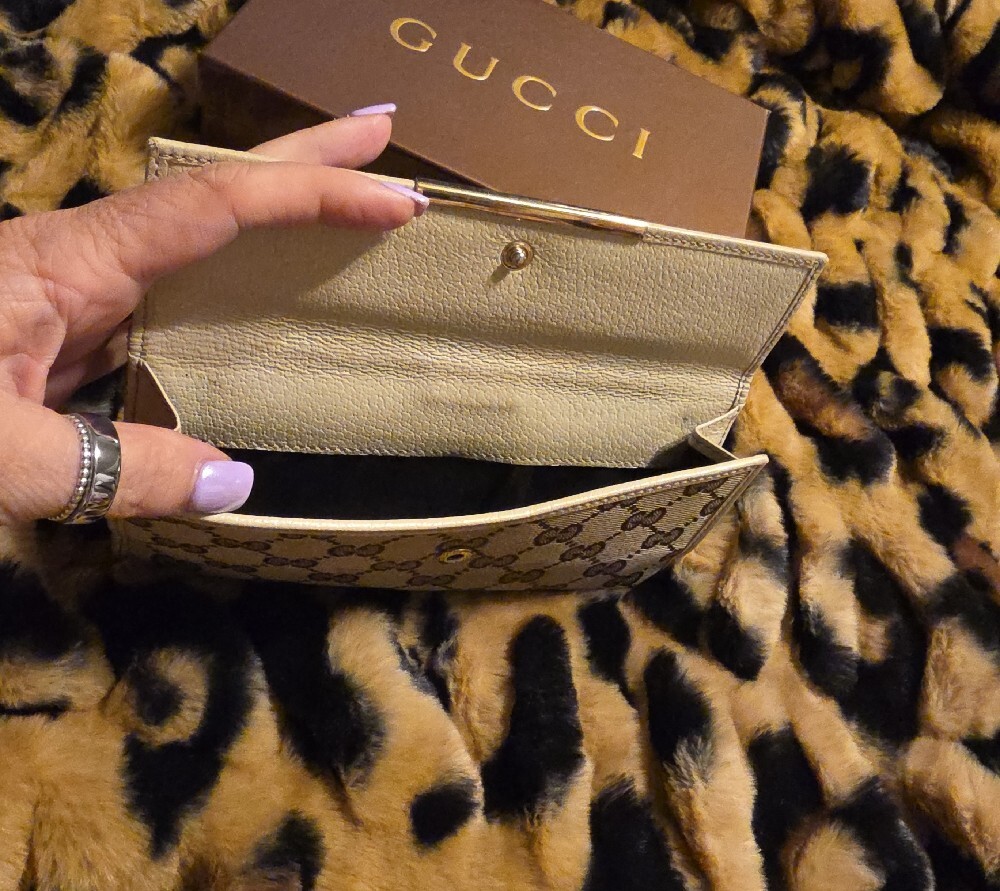 Gucci Beige GG Monogram Continental Wallet with Gold Accent - Picture 3 of 14